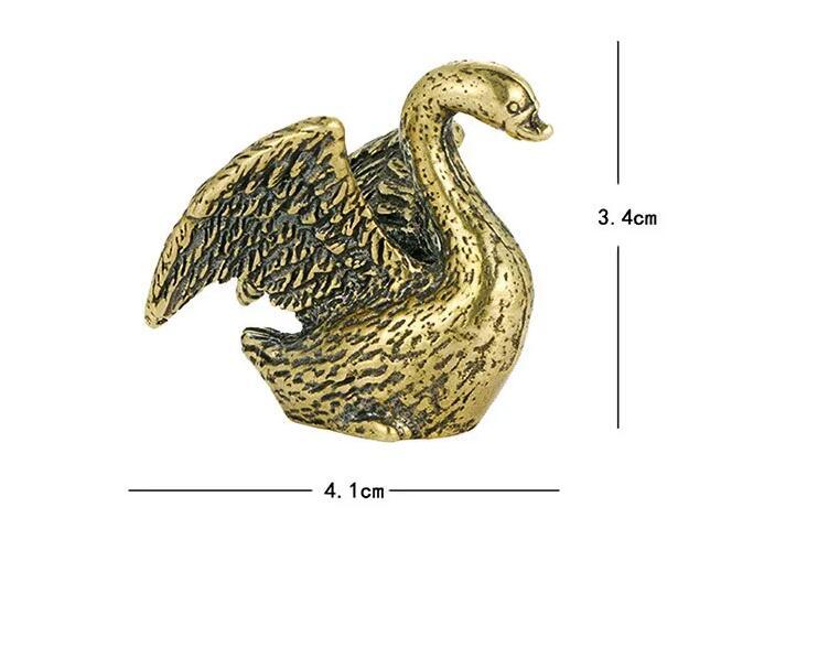

Маленькая статуэтка лебедя из латуни, винтажная антикварная фигурка животного, миниатюра, украшение для дома, офиса, рабочего стола, чайный питомец, коллекция поделок 1pcs