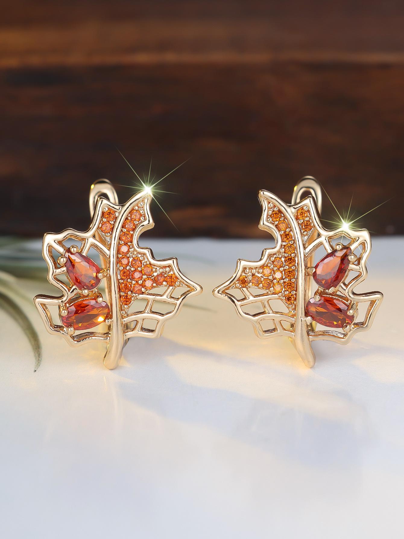 

Wind maple leaf shape with red diamond earrings, champagne gold hollow with versatile ear buckles
