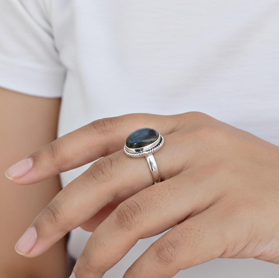 925 Sterlingsilber Labradorit Ovaler Cabochon Ring, Boho Minimalistischer Blauer Schimmer Edelsteinschmuck, Geschenk für Sie