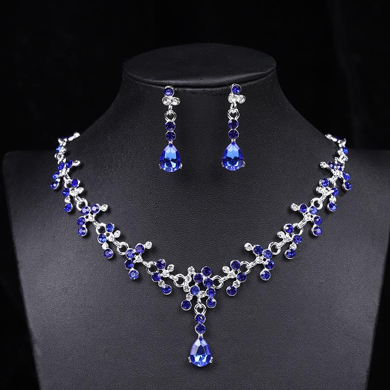 Elegant Bridal Jewelry Set: Crystal Earrings & Necklace for Weddings