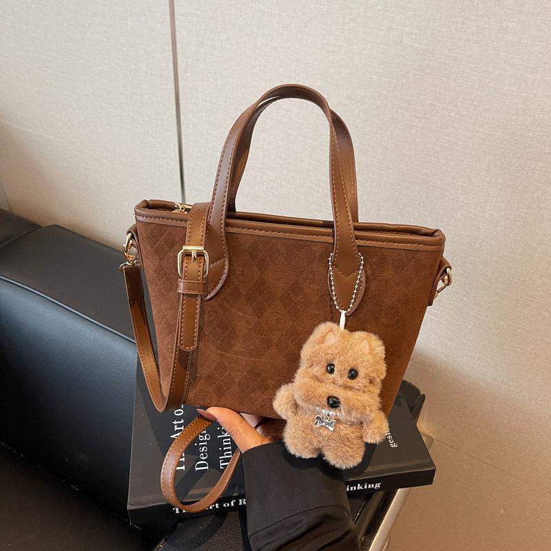 This Year's Popular Bag Women's Autumn and Winter Versatile 2025 New Retro Shoulder Messenger Bag Simple Bucket Bag