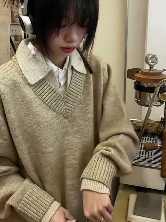 Women's American Retro V-Neck Sweater: Autumn/Winter Casual High-End Knitwear Cardigan Jacket
