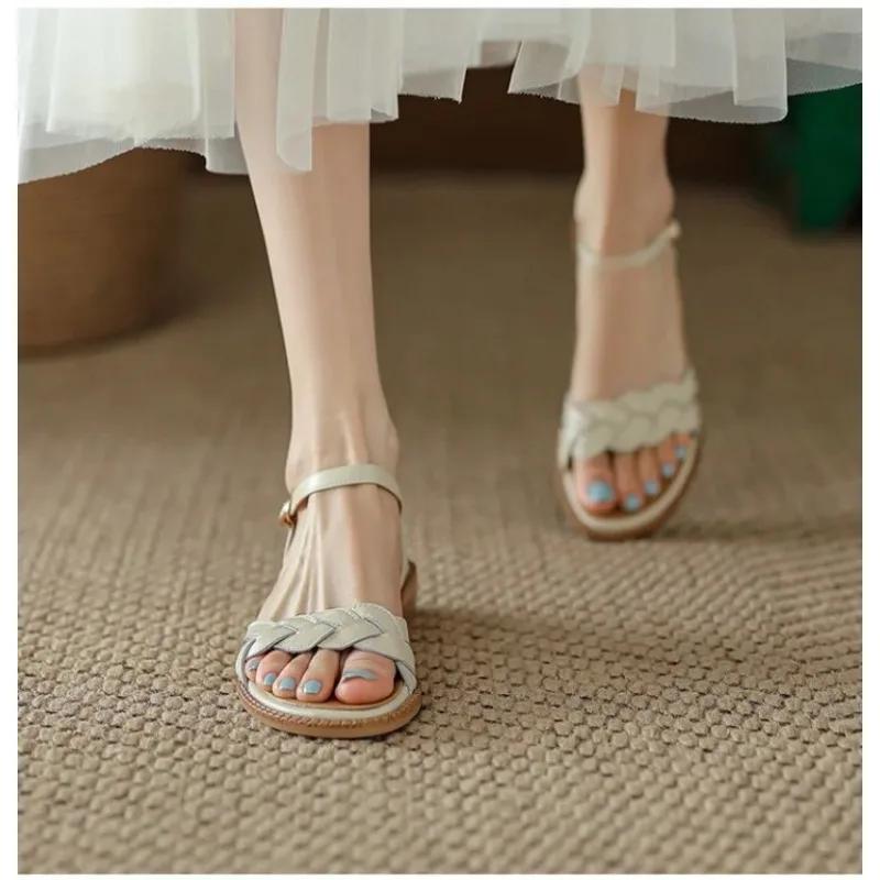 Fashion Summer Women Sandals Open Toe Low Heel Braided Line Button Beach Line Sandals Flat Soft Leather Retro Roman Women Shoes