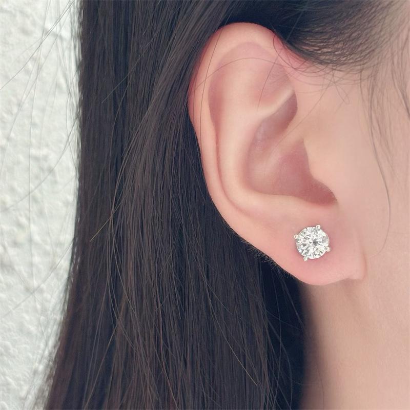 S925 Silver Colored Moissanite Four-Claw Stud Earrings 0.3 Carat