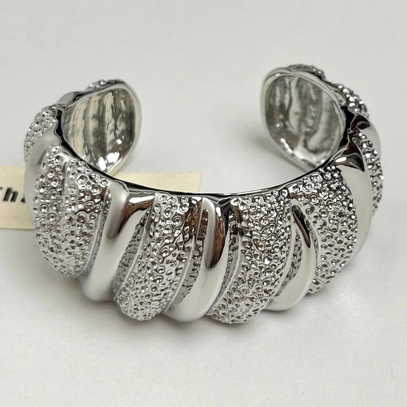 

Inlaid Zircon Female Ins Cold Wind Wide Version Women s Light Luxury High-end Exquisite Bracelet one size(17-20cm)