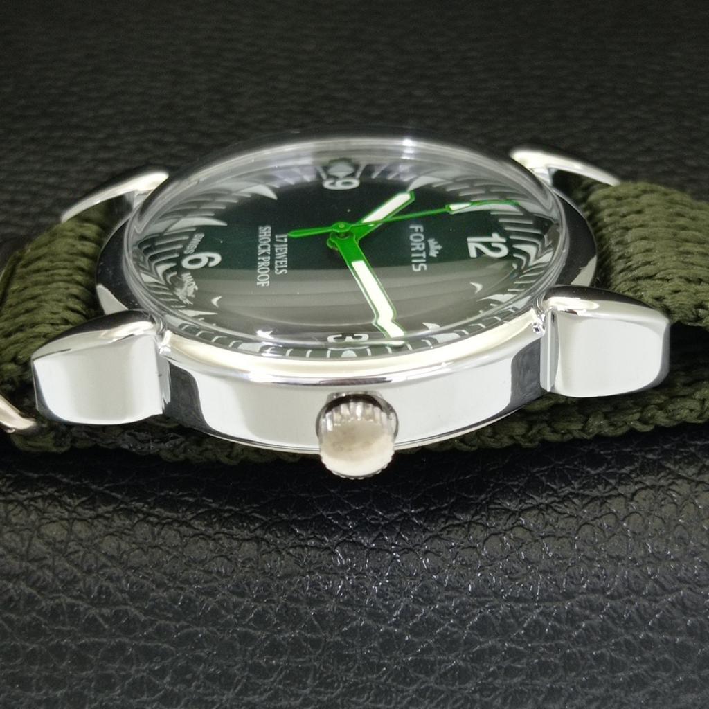 VINTAGE HAND-WINDING SWISS MENS REFURBISHED GREEN COLOR DIAL WATCH a700885-5 R205a-a700885