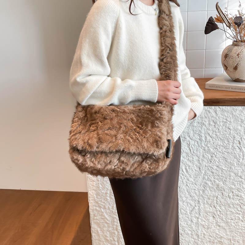 Fashionable Flap Clutch Purse Bag Soft Faux Fur Small Shoulder Bags For Women 2025 Winter Trend Korean Plush Handbags Crossbody Bag