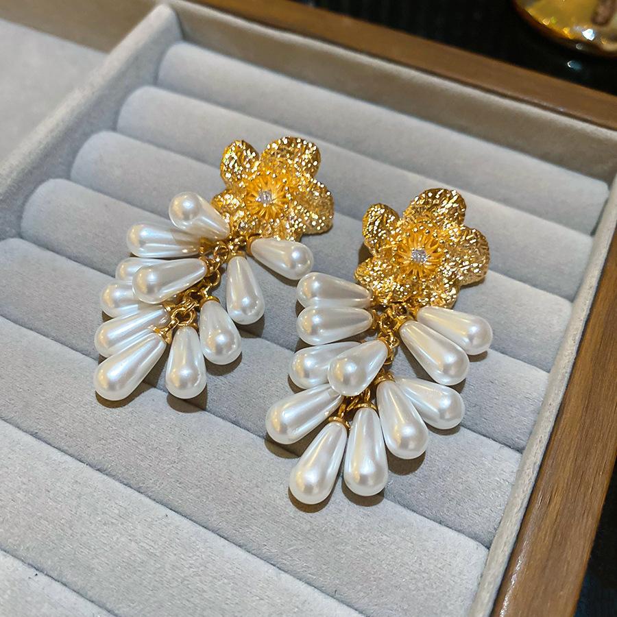 European and American tassel long pearl earrings light luxury high-end stud earrings temperament cold wind trend retro earrings