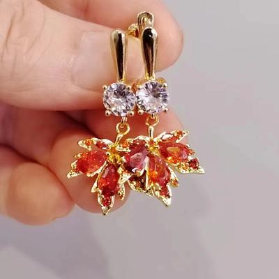 Rot Zirkon Maple Leaf Tropfen Ohrringe für Frauen 2023 Neue Mode Gold Farbe Hochzeit Engagement Party Schmuck Zubehör