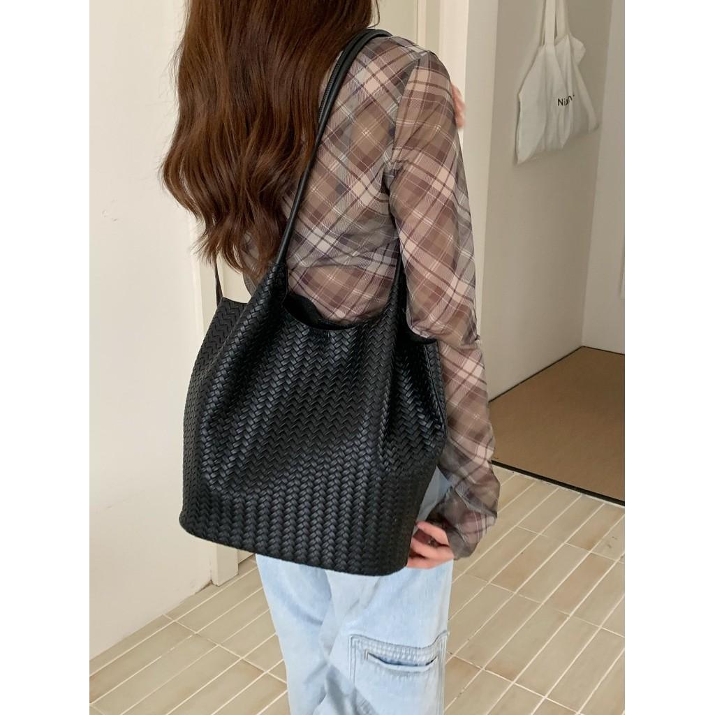 IELGY Large-Capacity Woven Tote Bag Lazy Commuter Portable One-Shoulder Bucket Bag