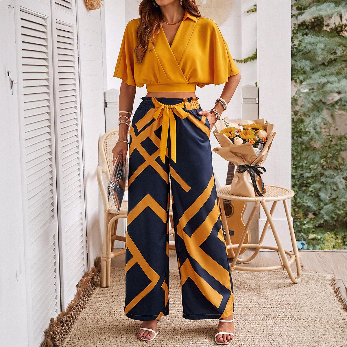 

Женский летний темпераментный костюм из двух частей с V-образным вырезом и короткими рукавами, контрастным принтом и широкими брюками S оранжевый