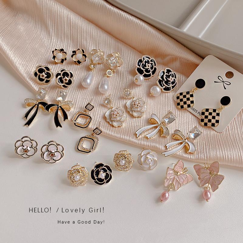 Korean Style Fashion Pearl Camellia Earrings For Women Girls Crystal Pendant Jewelry Lady Trendy Vintage Accessories Ear Rings