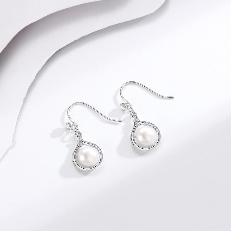 

New Korean Version of Pearl Earrings Autumn Retro Simple Style Versatile Ear Hook Geometric Zircon Ear Jewelry