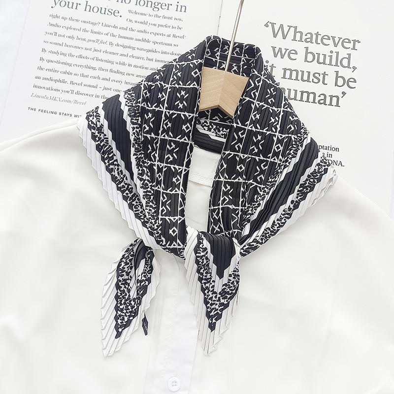 Retro Color Block Crinkled Square Scarf - 70cm Pleated Neckerchief in Imitation Silk for Women