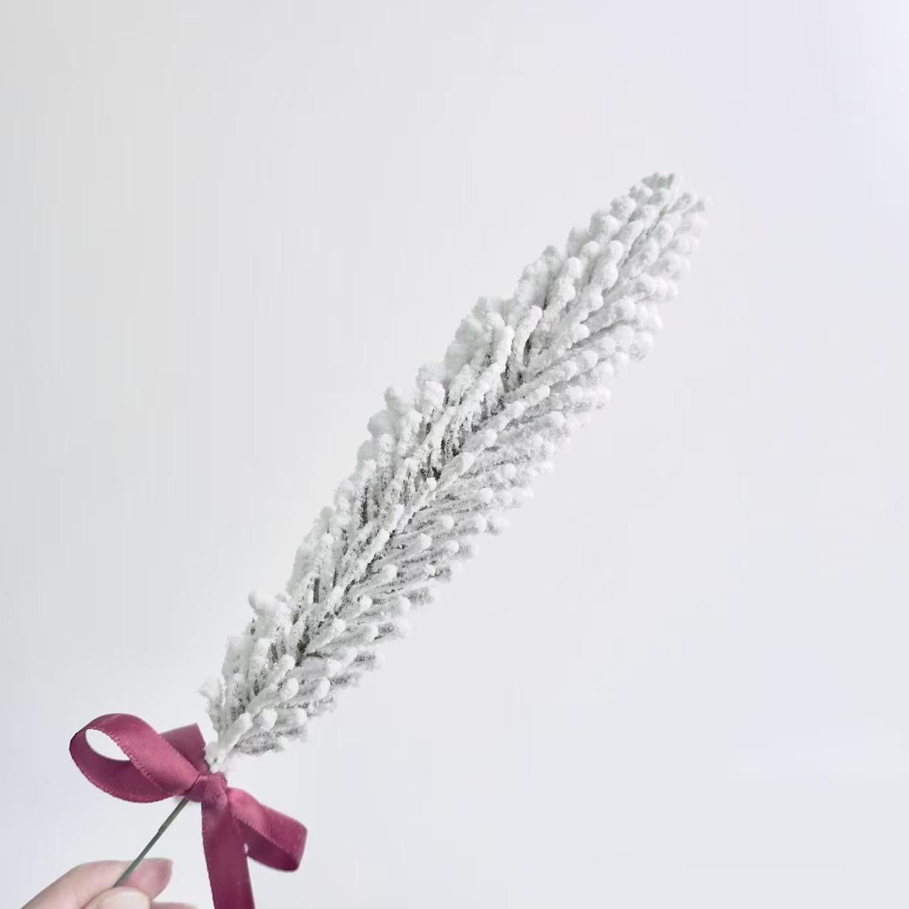 

Flocked Snowflake Christmas Tree & Pine Needle Wreath - Home Décor Ornament