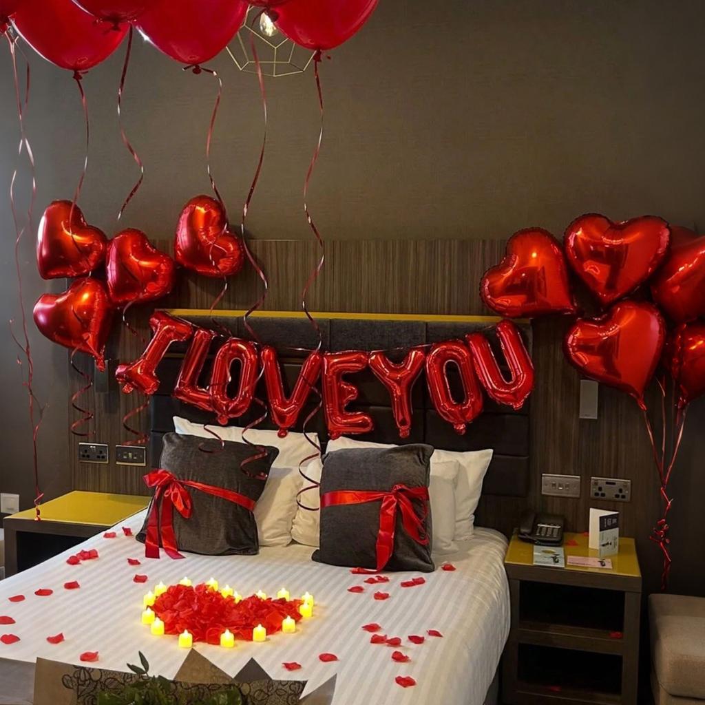 I LOVE YOU Banner & Heart Shaped Foil Balloon Set,   For Valentine's Day , Proposal, Birthday , Anniversary , Wedding  Decor