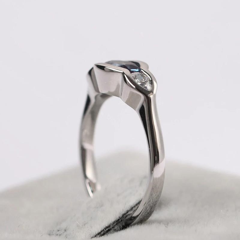 Huitan Blue/White Cubic Zirconia Rings for Women Creative Engagement Wedding Band Accessories Temperament Elegant Lady Jewelry