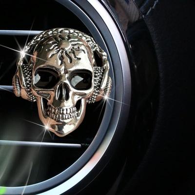 Désodorisant pour voiture en forme de tête de mort pour Halloween, clip pour grille d'aération de voiture, parfum de crâne fantôme, accessoires de décoration pour voiture