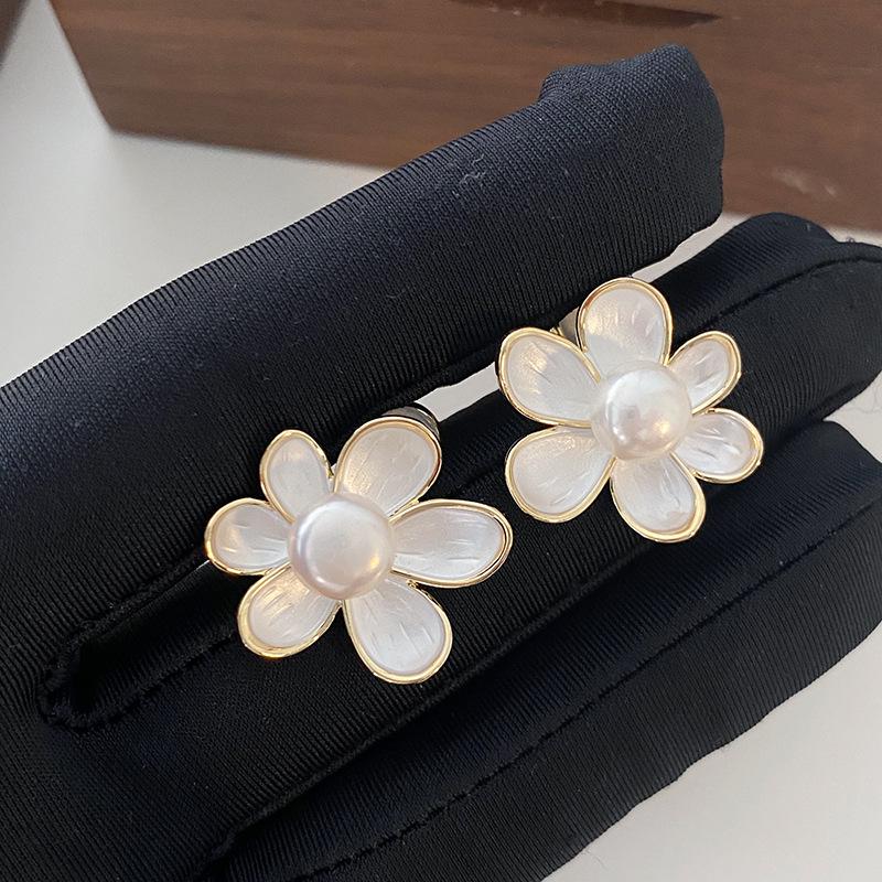 Weiße Perlmutt-Blumenstecker mit Silberstift – Stilvoller, vielseitiger und eleganter Luxus-Ohrschmuck