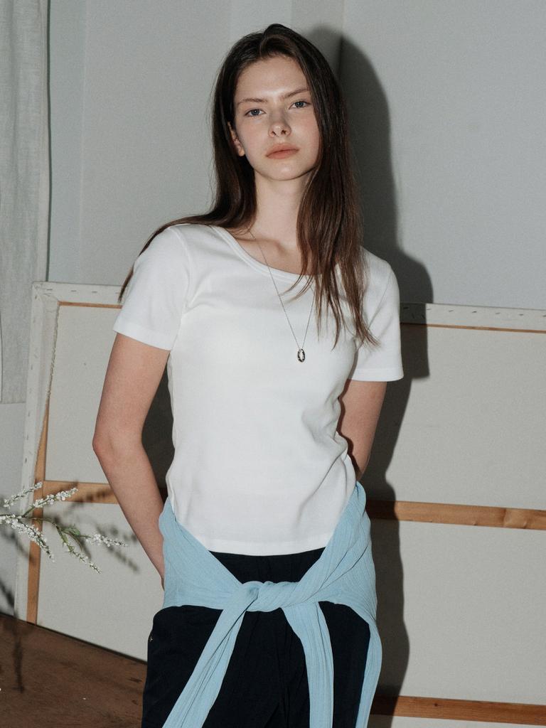 Aeskoneo [Askoneo X Hier Lor] Ribbed U-Neck T-Shirt Ivory At6Tsb018Iv