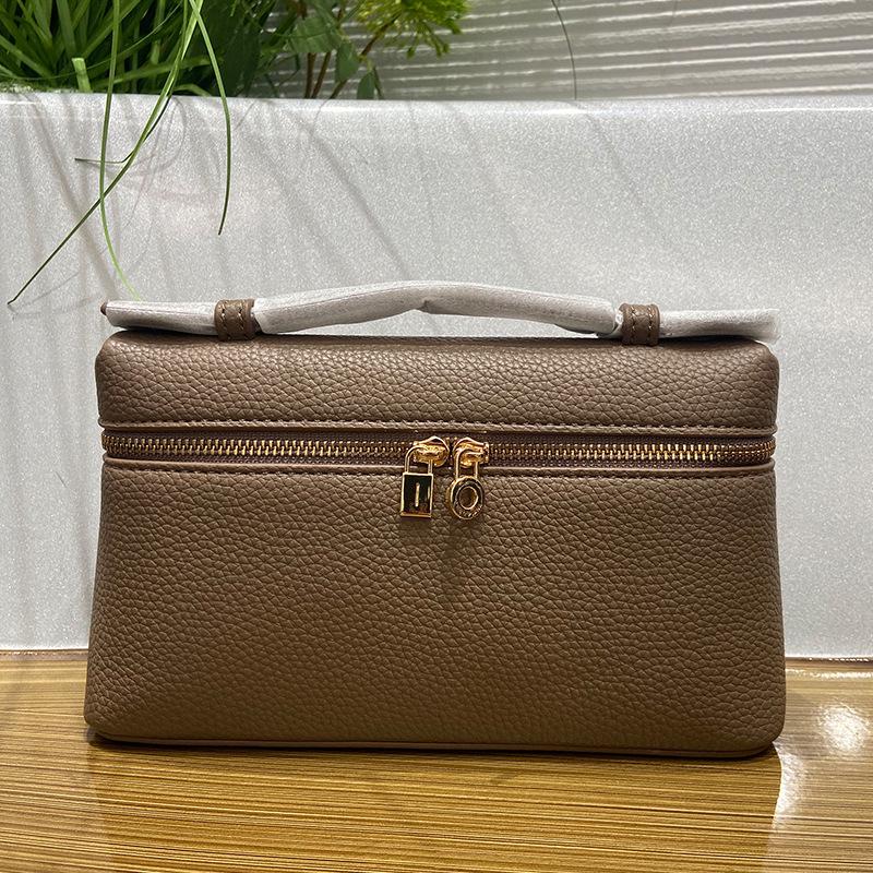 Bolso bandolera y bolso de mano de piel de vaca con grano lichi L19 italiano