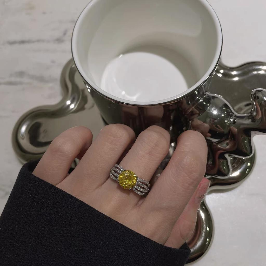 Cold wind light luxury yellow diamond ring female, opening niche design sweet gift versatile personality heavy industry fashion