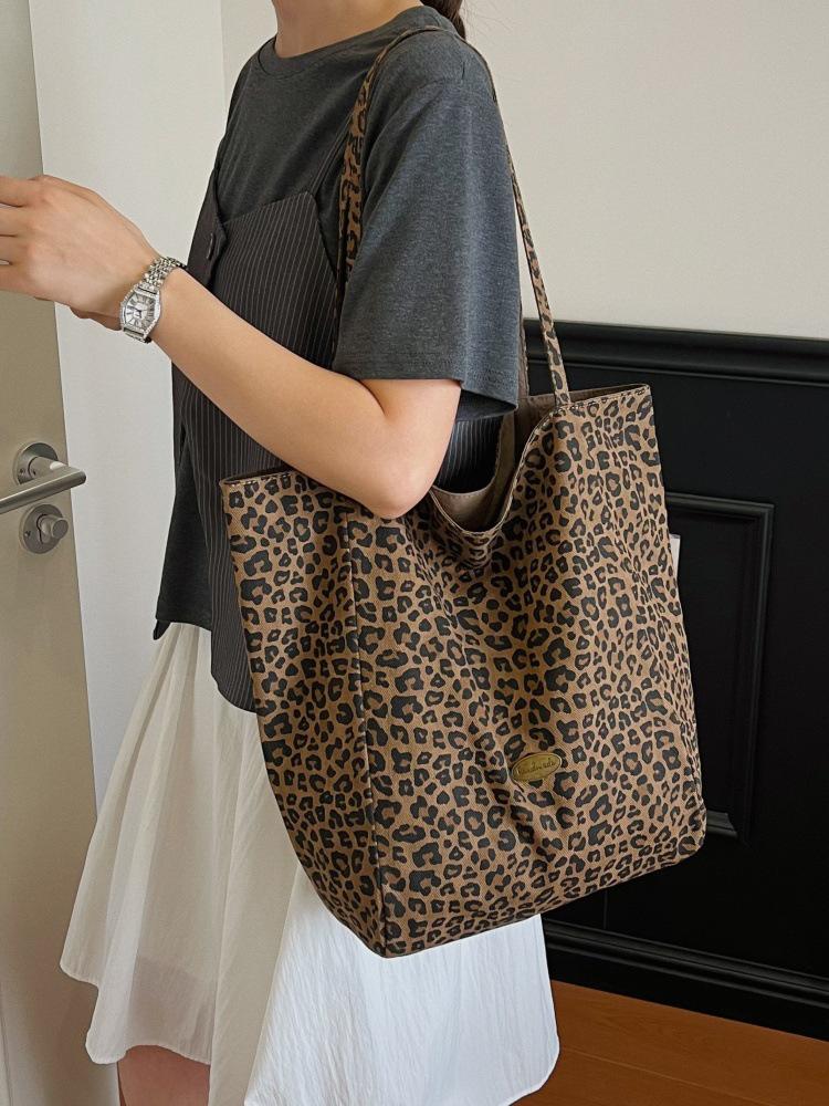 Borsa a Tote in Tela con Stampa Leopardo: Moda Donna 2026, Grande Capacità, Borsa a Spalla Casual per Autunno/Inverno.
