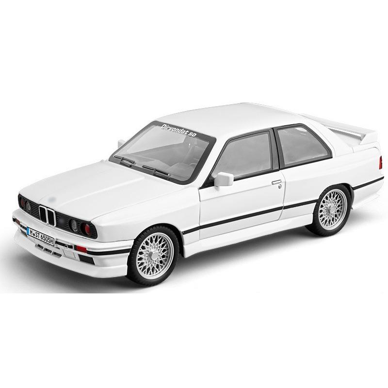 1/24 1988 BMW M3 E30 Alloy Car Model Diecasts Metal Classic Sports Vehicles Car Model Simulation Sound Light Childrens Toys Gift