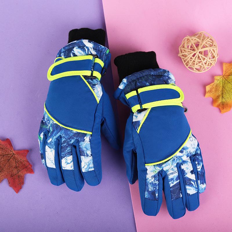 Thick, Waterproof, Windproof, Non-slip, Warm Winter Ski and Snow Gloves for Kids Aged 4-17.