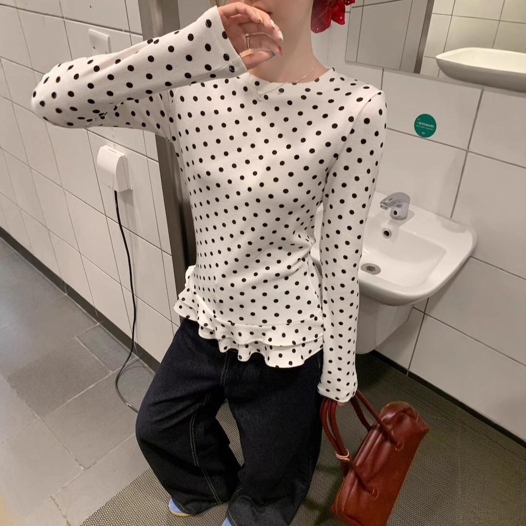 Sweet wind white polka dot long-sleeved T-shirt women's spring temperament age-reducing ruffle edge bottoming shirt, thin inner top