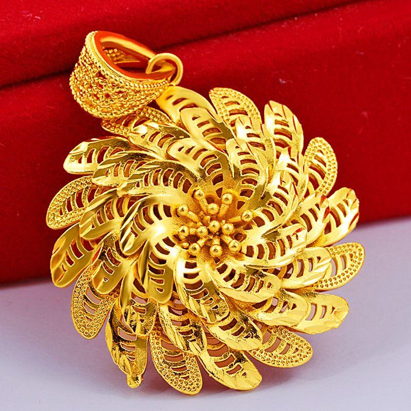 Gold Color Necklace Female Sunflower Hollow Pendant Fashion Retro Upscale Temperament.