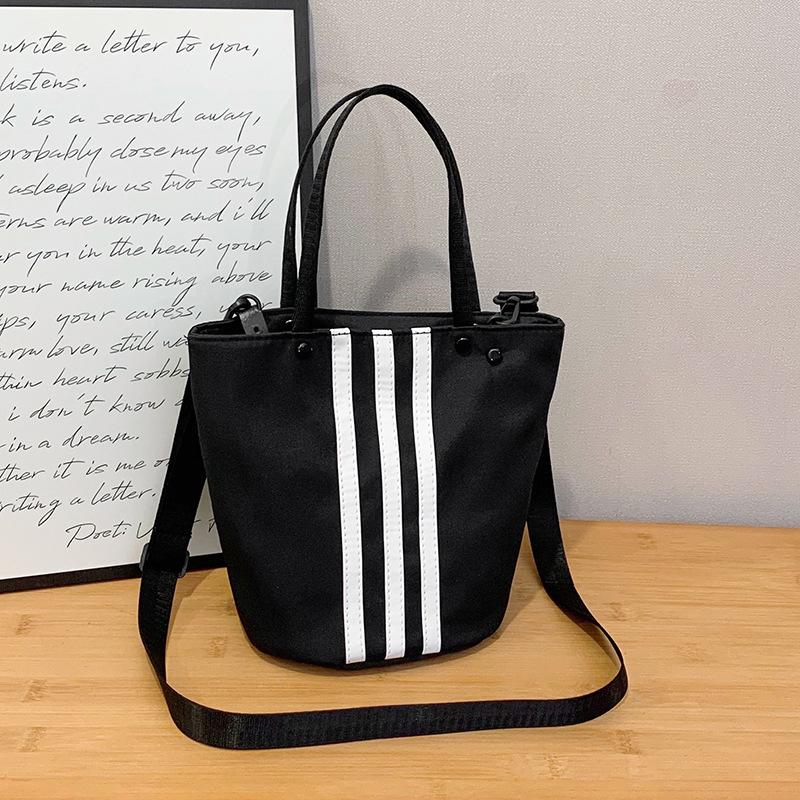 

Ручная сумка-ведро с контрастными полосками для женщин, новая корейская нишевая спортивная сумка-мессенджер для поездок на работу, универсальная сумка через плечо