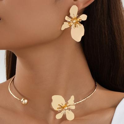 Europe and The United States Personality Gold Color Flowers Butterfly Necklace Earrings 2 / Set of Ladies Fashion Jewelry Set