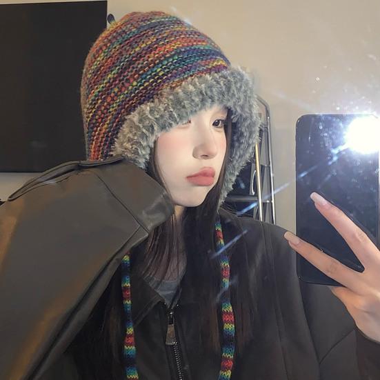 Gemütliche Wintermütze aus Plüsch, Regenbogen-Design, warm, winddicht, perfekte Passform, verdickte Strickmütze für Damen-Accessoires