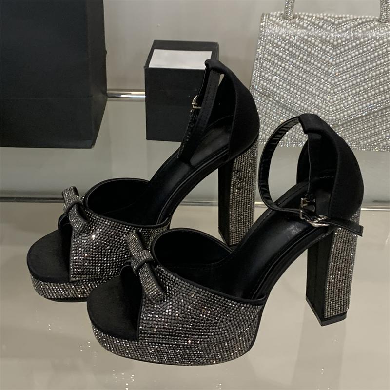 Mode Eilyken Mode Plateau Quadratisch Hohe Absätze Schnallenriemen Damen Sandalen Design Stil Kristall Schmetterling-kont Stripper Sommerschuhe