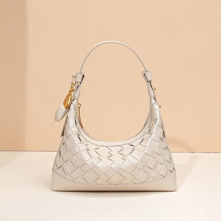 IELGY Woven Shoulder Bag Portable Fashionable All-Match Underarm Bag