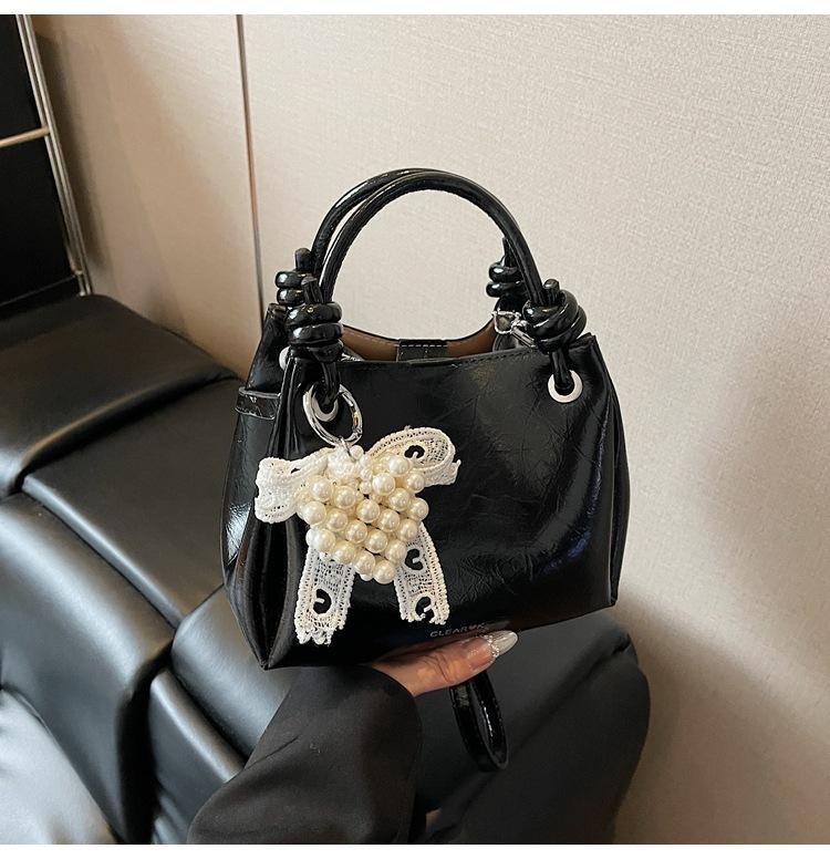 

Нишевая женская сумка 2025 новая весенняя дорожная маленькая сумка-сачел, универсальная модная сумка-мессенджер