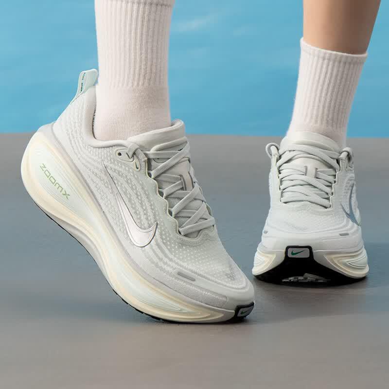 Nike Vomero Women s Road Running Shoes US 6