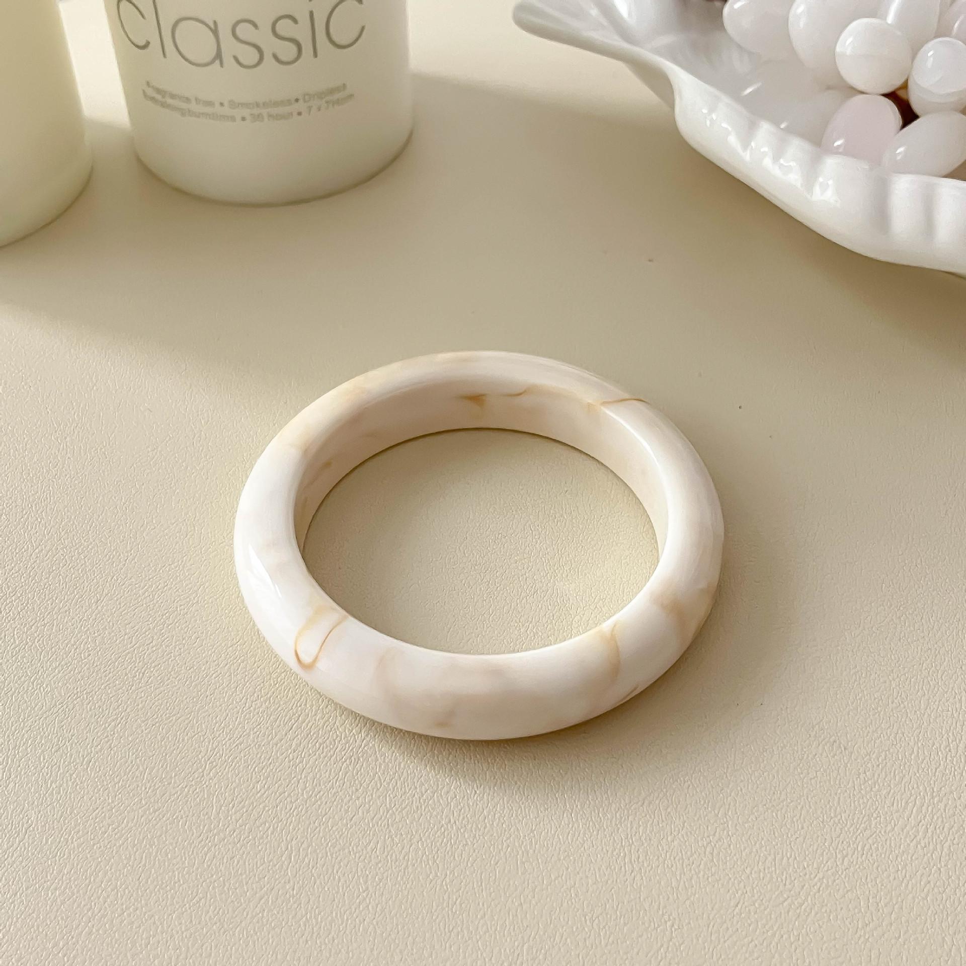 

Exaggeration Smudged Resin Fine Bangle for Women Vintage Acrylic Korean Fashion Bracelets Jewelry Elegant Simple Pulseras