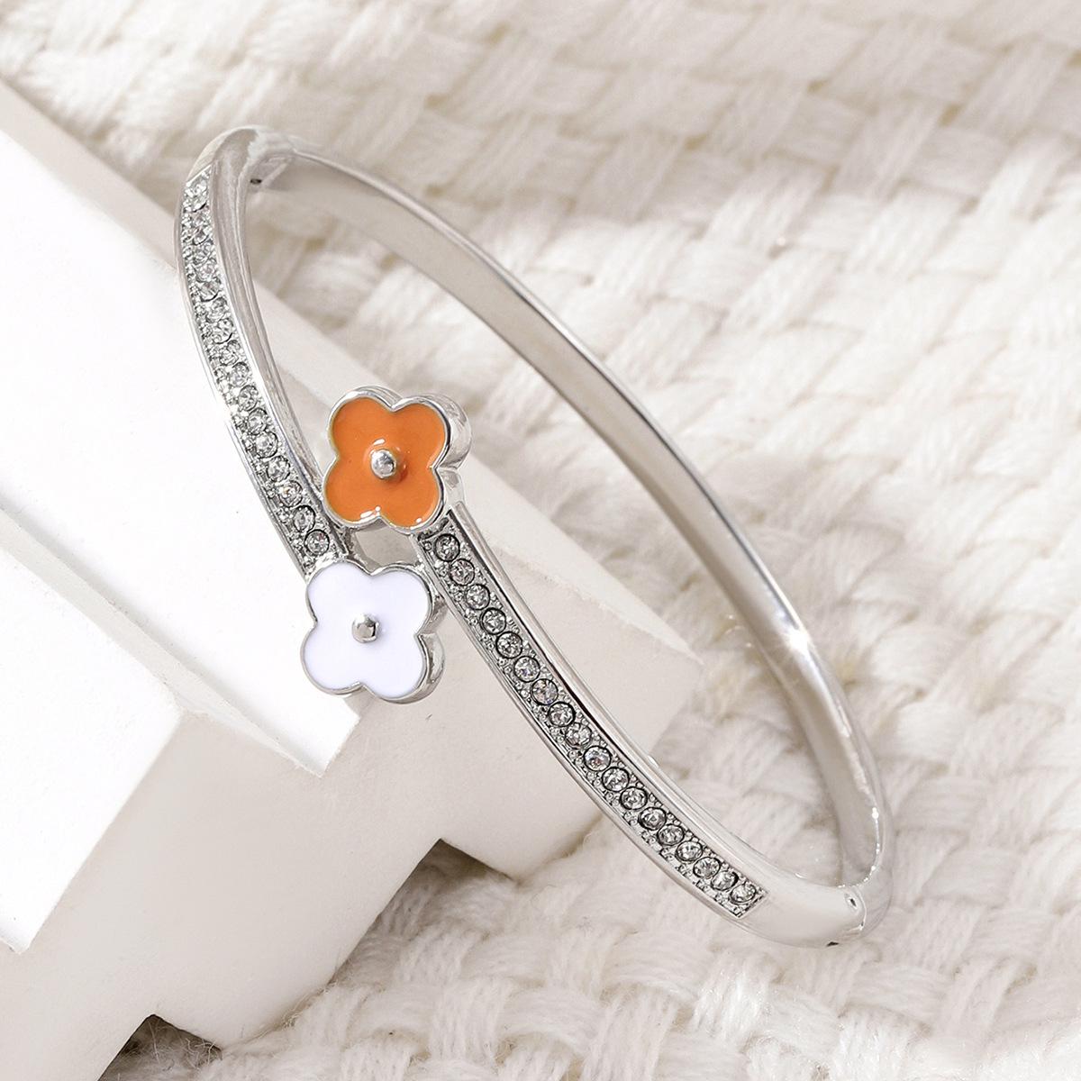 

Diamond-Studded Enamel Four-Leaf Clover Women s Bracelet - Retro High-End Open Bangle Jewelry
