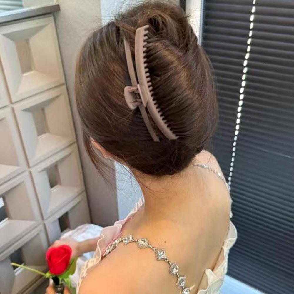 2pc Cute Big Shark Grasp Tightly Hairgrip Khaki Style Hair Claw Clips Grips for Girls Women Practical WashfaceHair Accessories