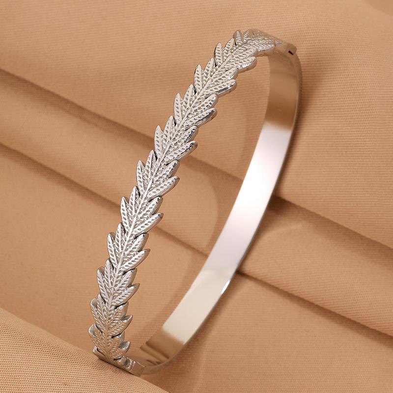 Titanium steel non-fading European and American high-end open women's oil-pressed olive leaf stainless steel
