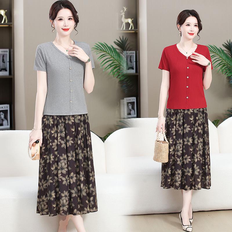 

Mom s Fashionable Knit V-Neck Stretch T-Shirt for Middle-Aged & Elderly Women - Summer Short-Sleeve Age-Reducing Top L (Recommended for 110-125 lbs)