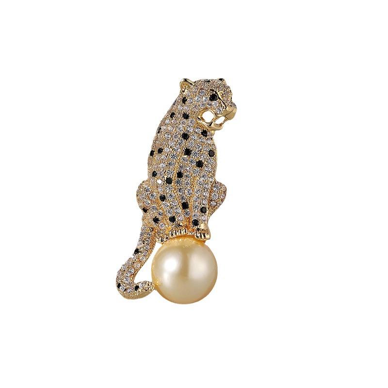 Elegant Leopard Brooch with Shell Pearl and Copper Zircon for Men - Ideal Christmas Gift