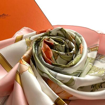 [USED]Hermes Scarf Carre 90 REGINA Her Majesty the Queen Silk Rose and Other Colors Popular Brand [Mint Condition] 100% High-end One-of-a-kind