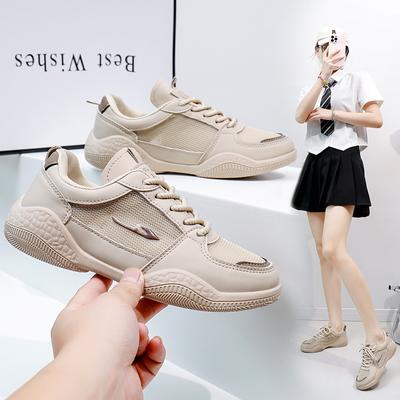 Été 2025 nouvelles chaussures coréennes ins respirantes petites chaussures blanches pour femmes chaussures de ville décontractées creuses à semelle épaisse polyvalentes chaussures muffin Q8991