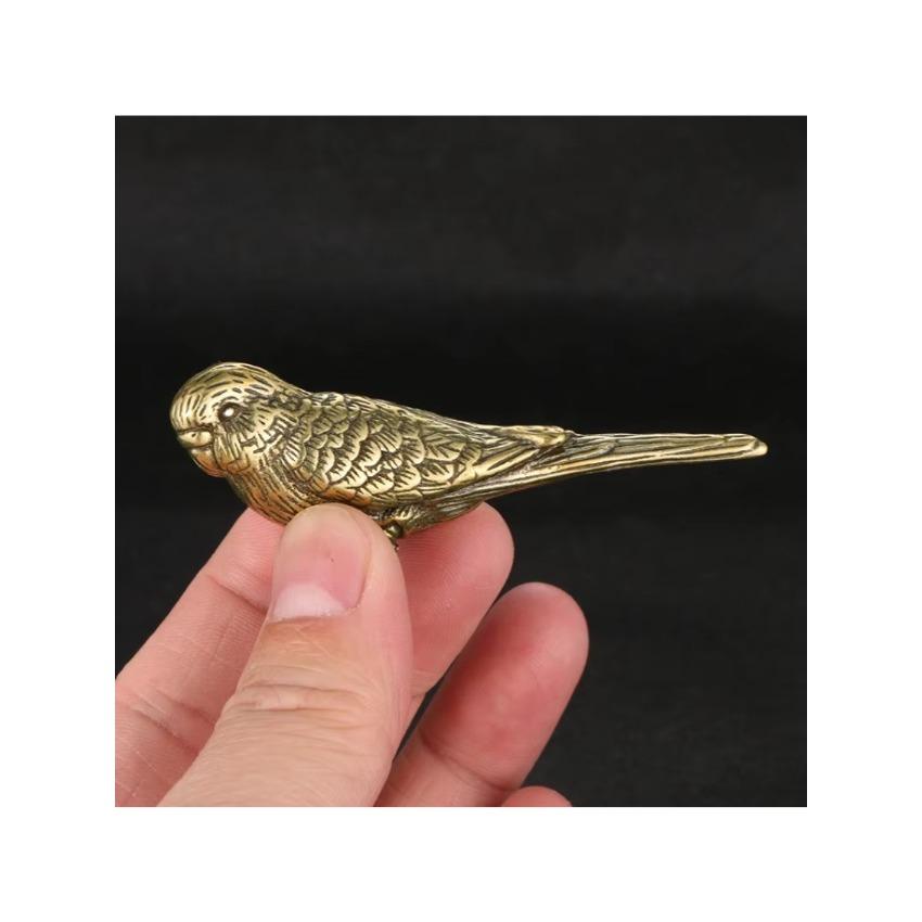 1 Pcs Antique Solid Brass Magpie Figurine - Cute Tea Pet Bird Décor for Office Desk Vintage Handcrafted Collectible Ornaments