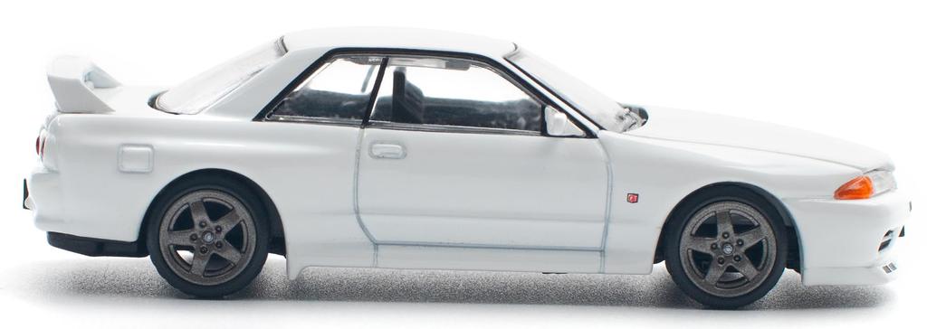 POP RACE Nissan R32 CRYSTAL WHITE Finished Product 1/64 GT-R -