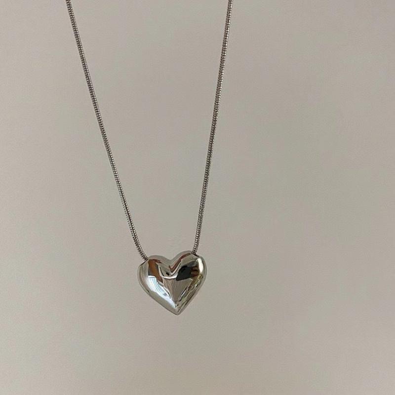 Kpop Love Heart Pendants Necklace for Women Aesthetic Fashion Korean Style Necklaces Snake Bone Chain Y2k Jewelry Birthday Gifts