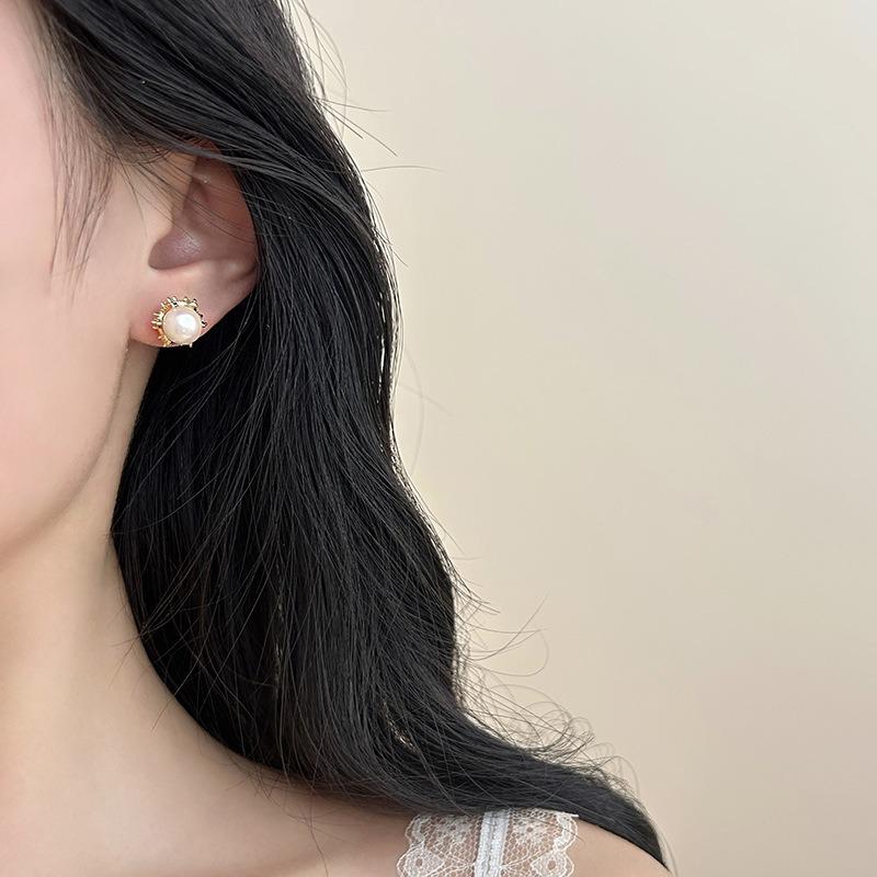 Vintage Delicate Mabe Pearl Zircon Stud Earrings With 925 Silver Pin For Women
